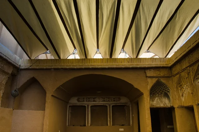 سایبان متحرک برای خانه های حیاط مرکزی(از داخل)