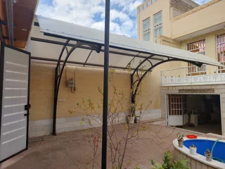 سایبان ثابت با پوشش ورق پلی کربنات